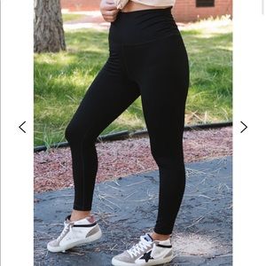 Amaryllis x Ashlee Nichols leggings